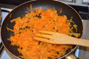 Пассерованные лук и морковь